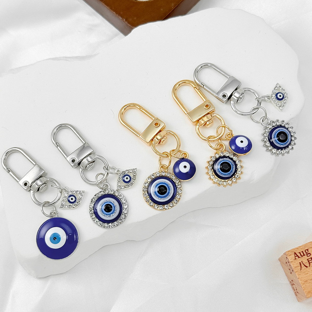 ميدالية مفاتيح معدنية بتصميم ع - مراجعة Men Accessories Evil Eye وسعره